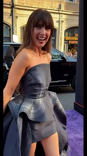 Alison Brie Hot leaked photo #32