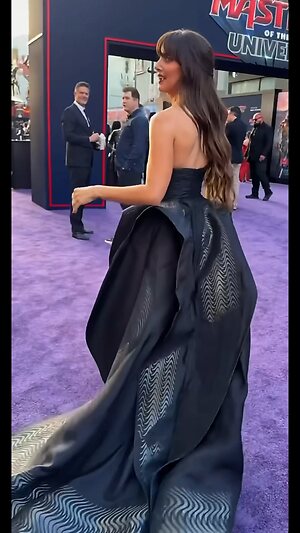 Alison Brie Hot leaked photo #33