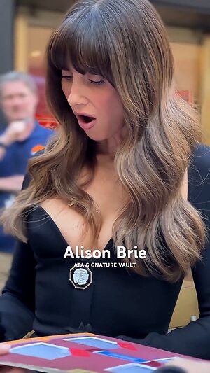 Alison Brie Hot leaked photo #59
