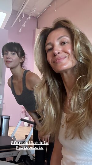Alison Brie Hot leaked photo #66
