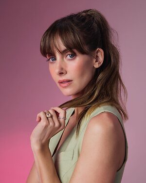 Alison Brie Hot leaked photo #75