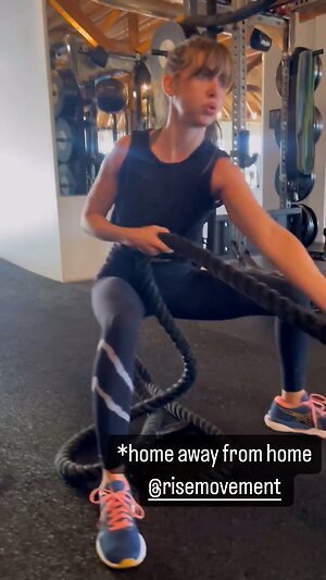 Alison Brie Hot leaked photo #84