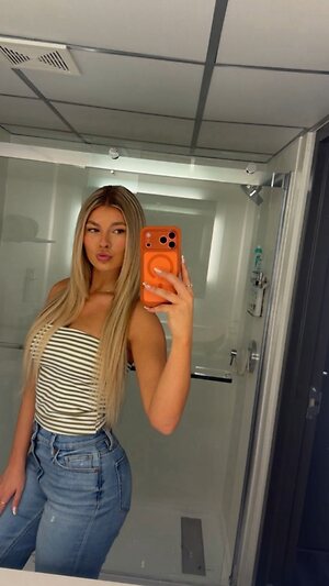 Alison Dehn leaked photo #2