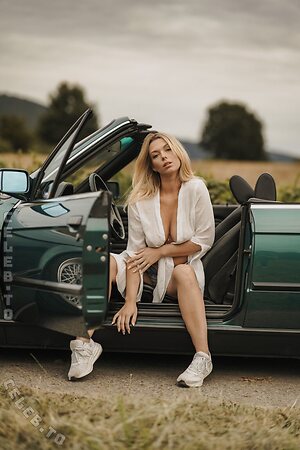Alissia.e39 Nude Leaked Photo #24