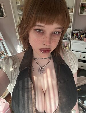 alivegirlnare Nude Leaked Photo #17