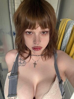 alivegirlnare Nude Leaked Photo #28