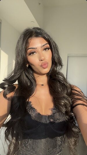 Aliza Shan leaked photo #5