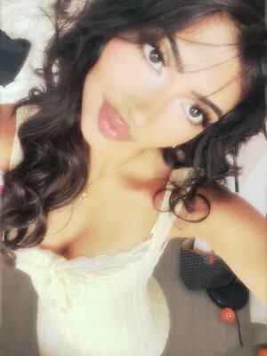 Aliza Shan leaked photo #8