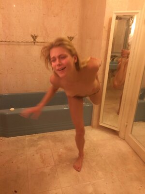 Allegra Carpenter leaked photo #2