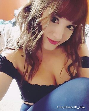 Allie__ leaked photo #3
