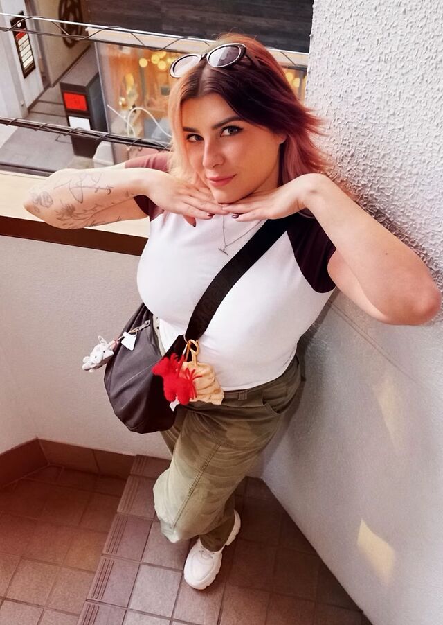 Alluux leaked photos