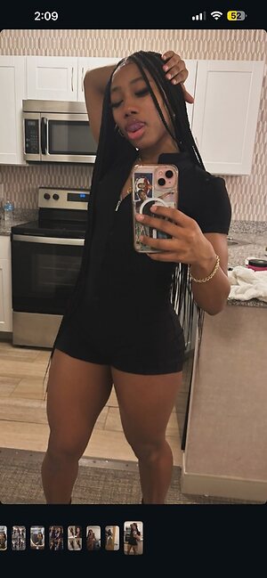 Allyni Campbell leaked photo #4