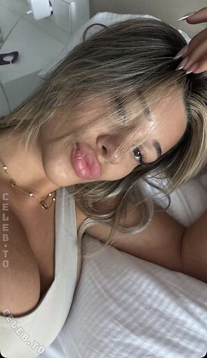 Almira Azemi photo