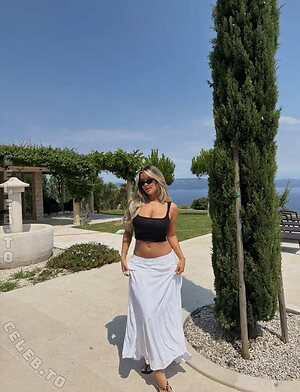 Almira Azemi photo