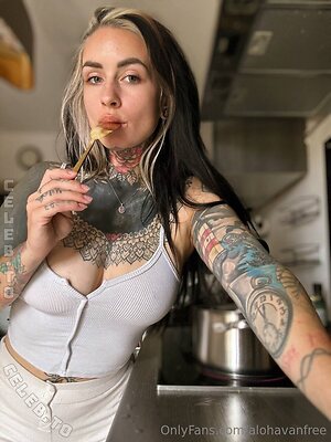 Alohavan Nude Leaked Photo #7