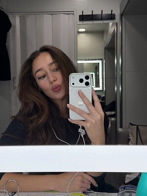 Alycia Debnam Carey leaked photo #5