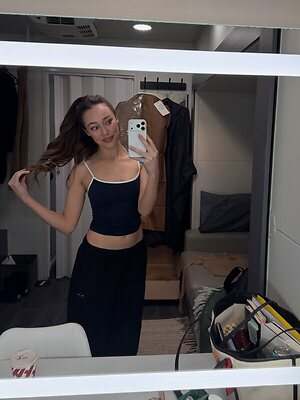 Alycia Debnam Carey leaked photo #7
