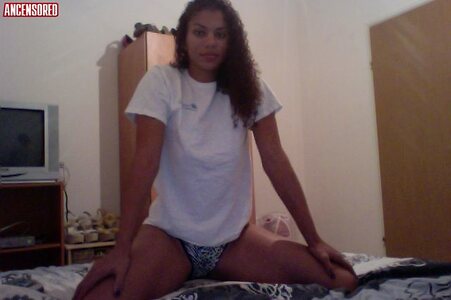 Alysha Clark leaked photo #6