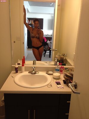 Alysha Clark leaked photo #9