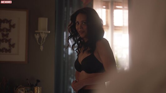 Alyssa Diaz leaked photo #16