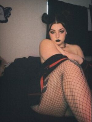 Al.y.ssa leaked photo #2