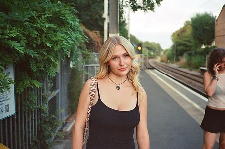 Alyvia Alyn Lind