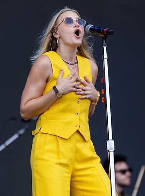 Amanda "A.J" Michalka