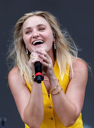 Amanda "A.J" Michalka leaked photo #2