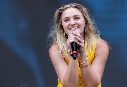 Amanda "A.J" Michalka leaked photo #5