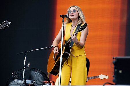 Amanda "A.J" Michalka leaked photo #25