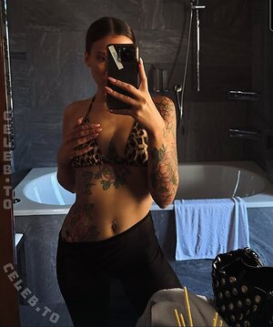 Amanda Chivas leaked photo #25