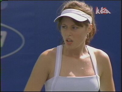 Amanda Crew leaked photo #18