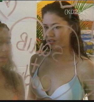 Amanda Crew leaked photo #19