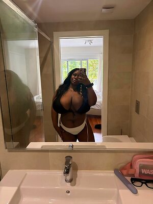 Amanda Nchoma leaked photo #10
