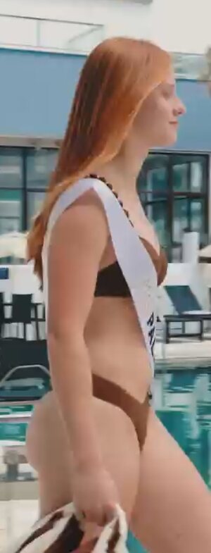 AMANDA WENZEL leaked photo #8