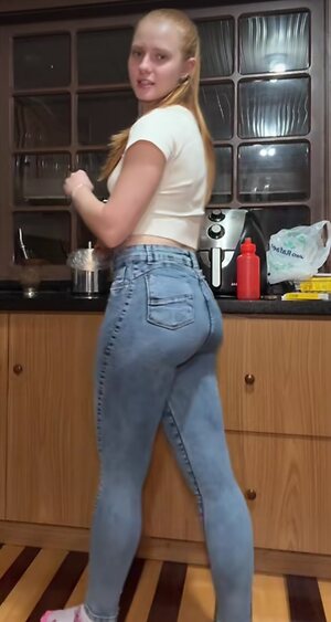 AMANDA WENZEL leaked photo #31