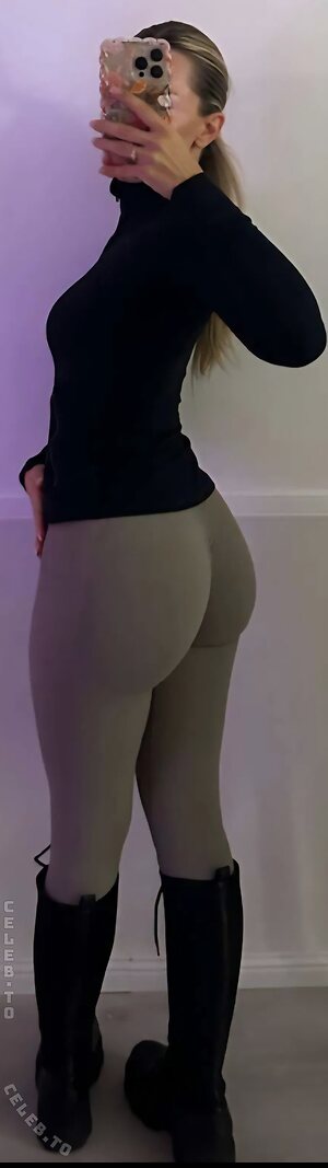 amanda.c.emilia Nude Leaked Photo #28