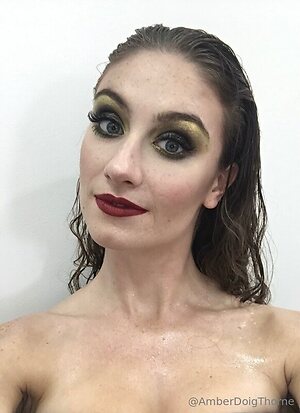 Amber Doig-Thorne leaked photo #2