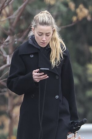 Amber Heard Fakes leaked photo #5
