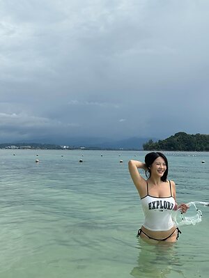 Amber Wang Nude Leaked Photo #17