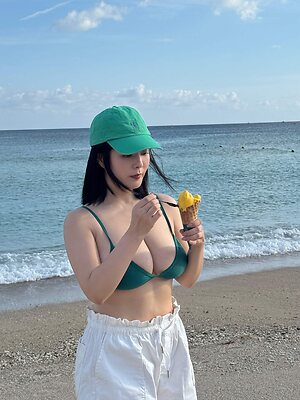 Amber Wang Nude Leaked Photo #45