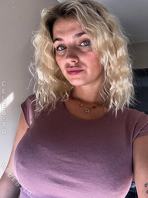 AmberXvd Nude Leaked Photo #2