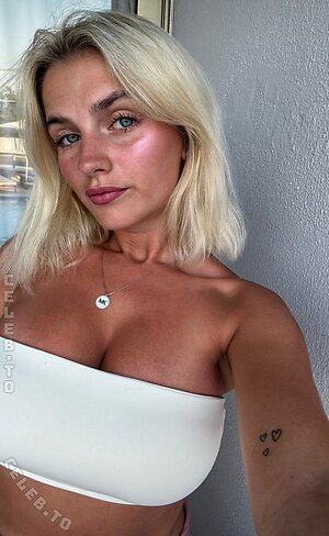 AmberXvd Nude Leaked Photo #7