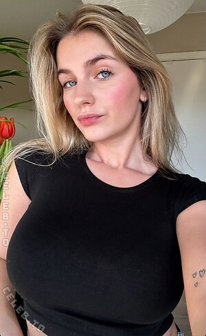 AmberXvd Nude Leaked Photo #14