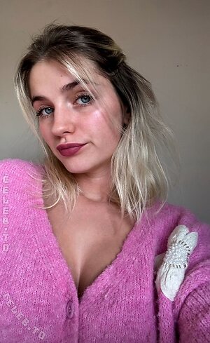 AmberXvd Nude Leaked Photo #17