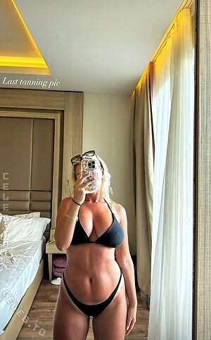 AmberXvd Nude Leaked Photo #21