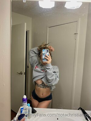 ambrosiax0 leaked photo #4