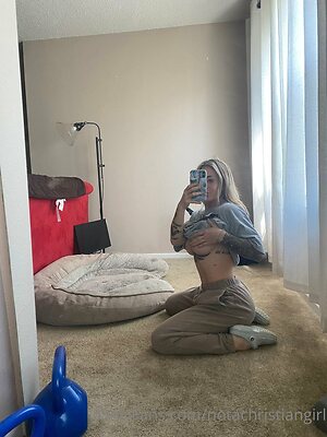 ambrosiax0 leaked photo #6