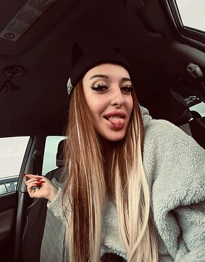 amelia_amora
