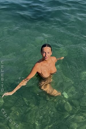 Amelie Manzoli Nude Leaked Photo #4